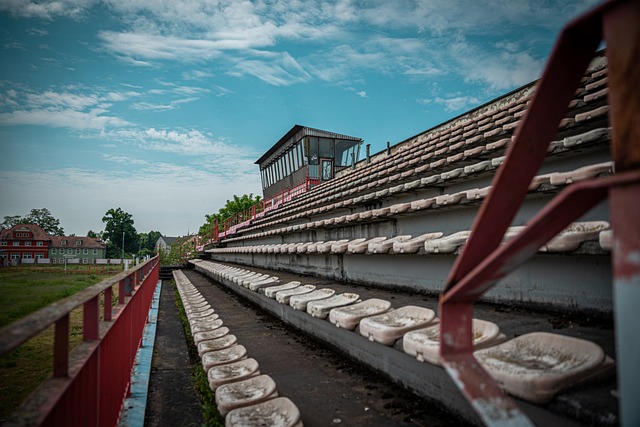 临着季后赛 临着季后赛